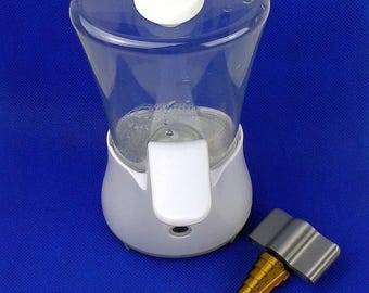 DIY Set passend für Sagrotan Dettol No Touch: Stöpsel raus, Lieblingsseife rein, so einfach kann das Nachfüllen sein.