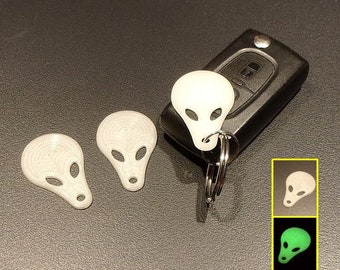 Pack of 3 Alien keychains and shopping cart releaser, immediately removable * Glows in the dark *