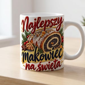 Peut inclure: Un mug en céramique blanche orné d'une illustration de roulé aux graines de pavot avec glaçage blanc, noix et aiguilles de pin. Le texte "Najlepszy Makowiec na święta" est écrit en rouge et bleu foncé. Décoré de baies rouges et d'anis étoilé.