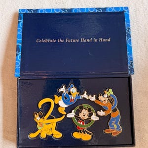 Walt Disney World Millennium 2000 “Celebrate the Future Hand in Hand” Boxed Pin Set NIB