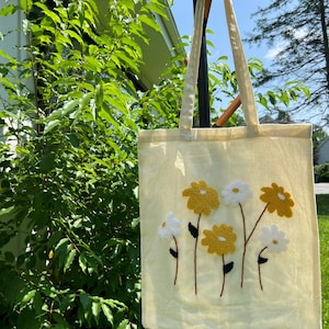Tote bag, Punch Needle Embroidered Tufted Tote Bag, Hand Tufted Tote Bag, Shoulder Bag, Personalized Gift Bag, Daisy Handmade Bag