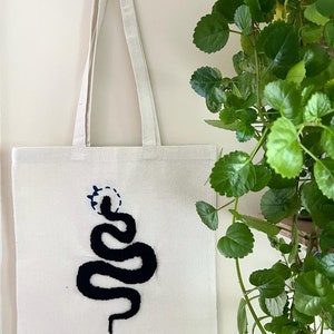 Snake Handmade Bag, Tote bag, Punch Needle Embroidered Tufted Tote Bag, Hand Tufted Tote Bag, Shoulder Bag, Personalized Gift Bag,