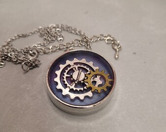 Collar inspirado en steampunk con colgante, punk, gótico, incrustaciones de reloj, interior y fondo personalizables