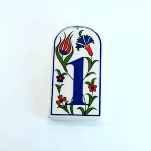 Ręcznie robiona ceramiczna płytka z numerem domu: tureckie numery drzwiowe z motywem tulipana
