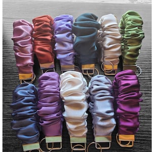 Scrunchie Keychain Wristlet, Scrunchie Key Fob Bracelet, Satin Scrunchie Key Chain, Key Holder, Scrunchie Key Fob Ring, Handmade Scrunchie