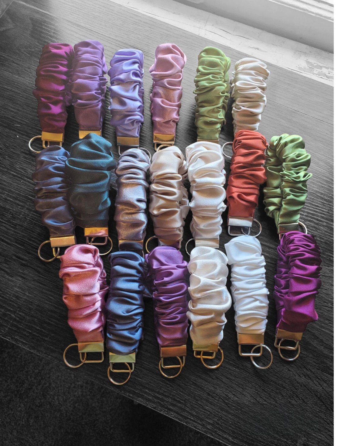 2-Pack Scrunchie Keychain Wristlet – Elastic Wrist Bracelet With Removable Key Ring, Black & White