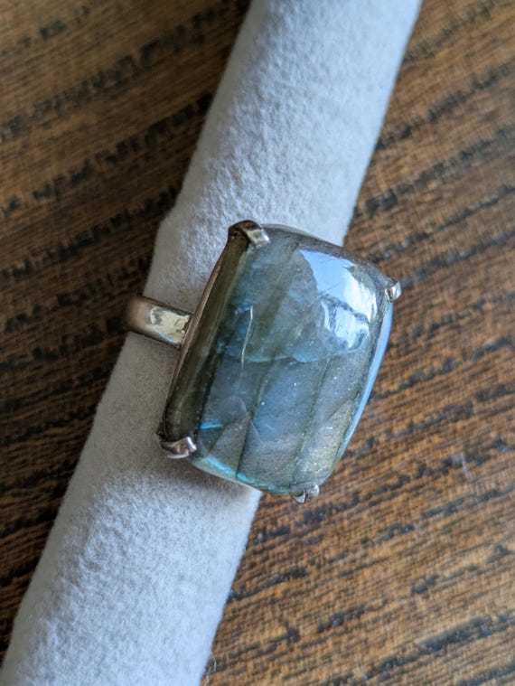 Lovely Rectangular Labradorite And Silver Ring, S… - image 3