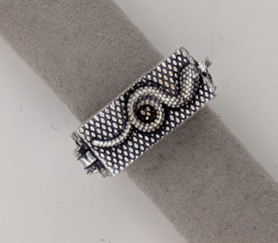 Ornate Rectangular Silver Snake Poison Ring, Size… - image 6