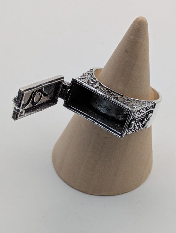 Ornate Rectangular Silver Snake Poison Ring, Size… - image 5