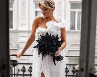 Schwarzer gotischer Brautstrauß, konservierte Hochzeitsblumen, alternativer Brautstrauß im Stil dunkler Romantik