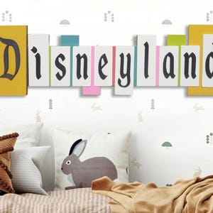 SPECIALE UITGAVE - Vintage bord met feesttent Disneyland Resort