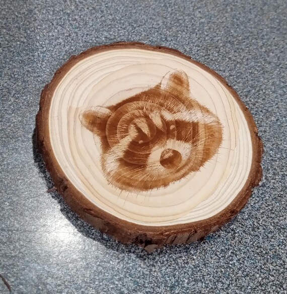 彫刻入り木製コースターセット：素朴な動物デザイン - Etsy 日本