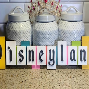 SPECIALE UITGAVE - Vintage bord met feesttent Disneyland Resort