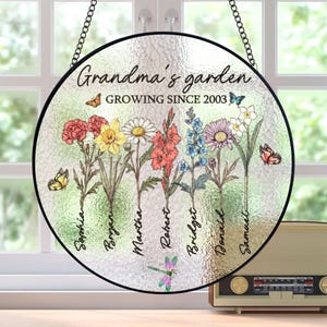Vitrail personnalisé de jardin de grand-mère, attrape-soleil personnalisé grand-mère, fleurs du mois de naissance avec noms, cadeau fête des mères