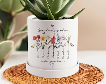 Personalized Grandma's Garden Plant Pot, Birth Month Flower Plant Pot, Grandmas Garden, Gift For Mom, Birthday Gif, Gift for Mother's Day