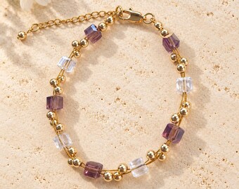 Goldenes Armband mit lila & transparenten Würfelperlen | Filigranes Perlenarmband | Damen Schmuck | Geschenkidee
