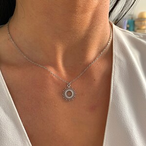 NataschaWoge® SUN minimalistische sieraden ROESTVRIJ STAAL gouden roségouden zilveren ketting ketting hanger cadeau voor haar Hollow Sun gouden ketting afbeelding 10