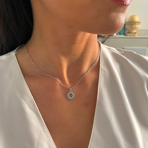 NataschaWoge® SOLEIL bijoux minimalistes ACIER INOXYDABLE or rose or argent chaîne collier pendentif cadeau pour sa chaîne en or Hollow Sun image 9