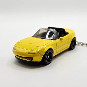 Mazda Miata (MX-5) Keychain (Free Gift Box)