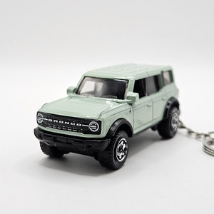 Ford Bronco Keychain (Free Gift Box)