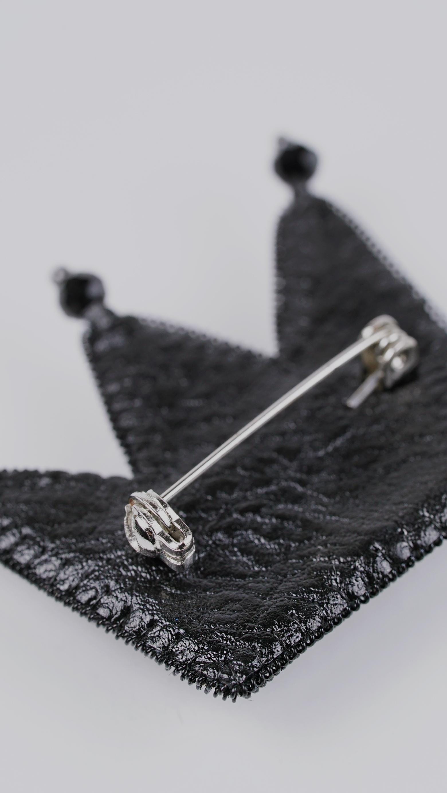 Beaded Crown Brooch, Handmade beaded brooch, inspired by Jean-Michel Basquiat - Thumbnail 6