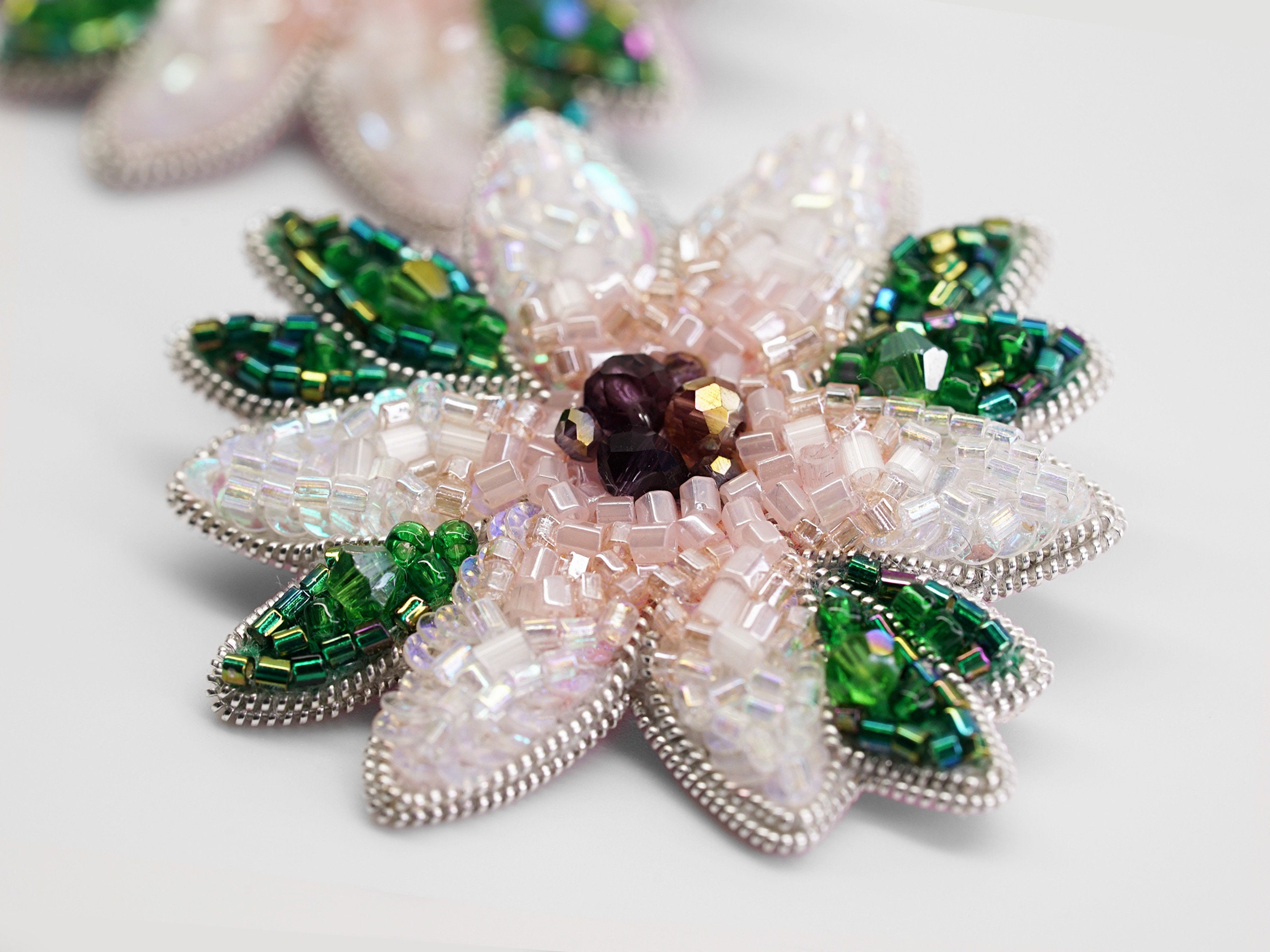 Spring Flower Beaded Brooch - Thumbnail 7