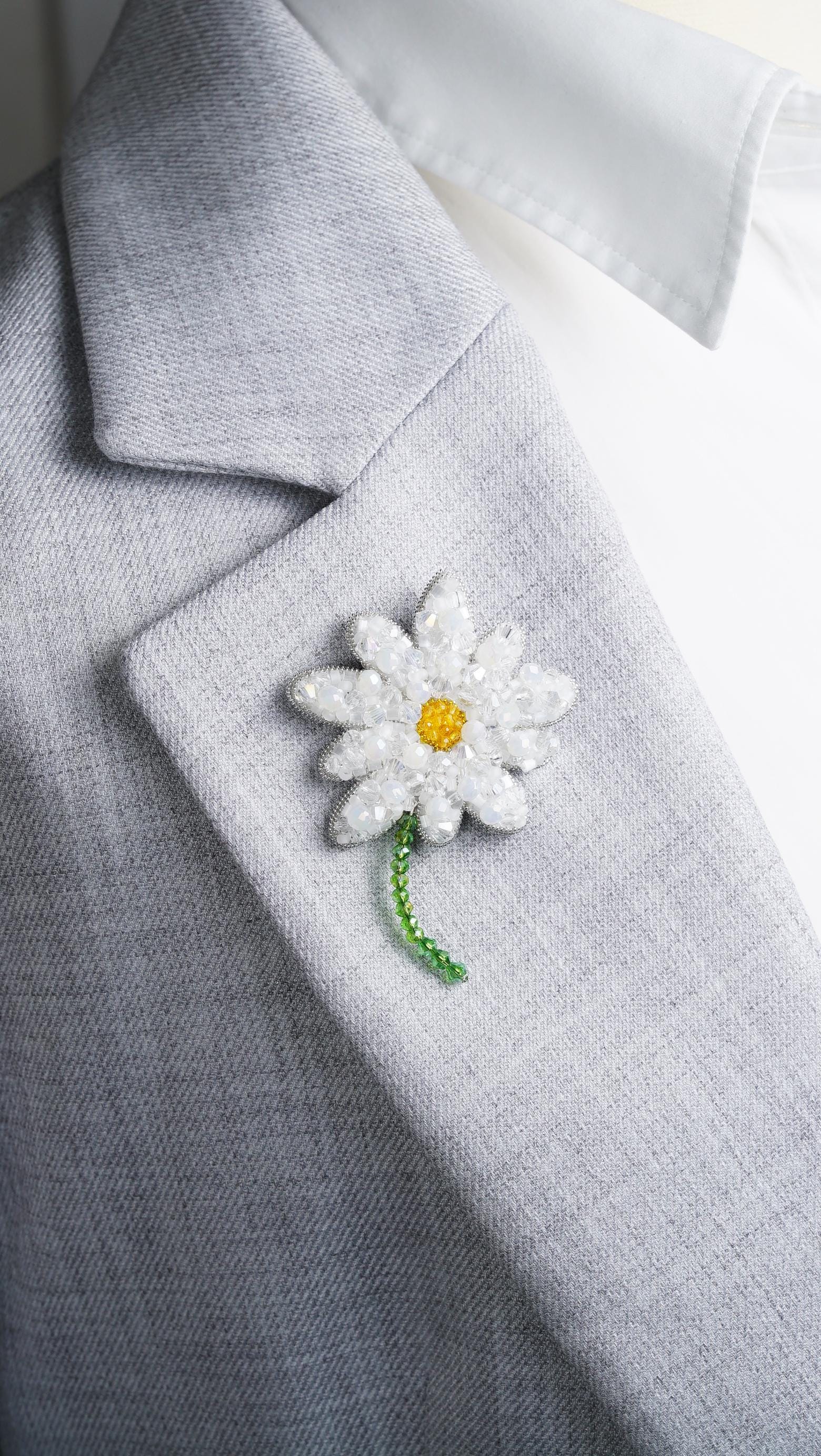 Chamomile Beaded Brooch – Handmade Floral Jewelry, Crystal Beaded Flower Pin, Unique Spring and Summer Accessory - Thumbnail 5