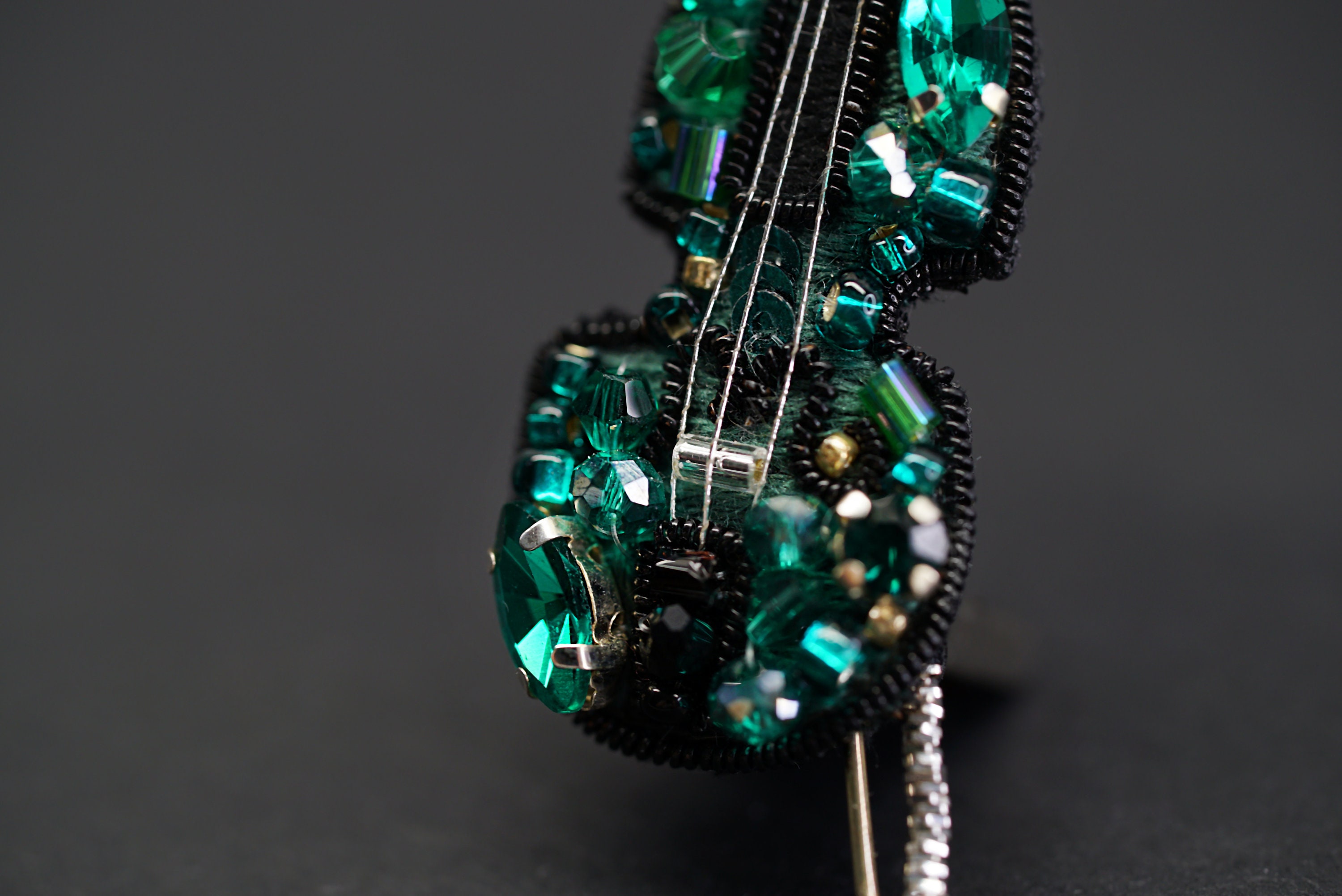 Violin Beaded Brooch - Thumbnail 5