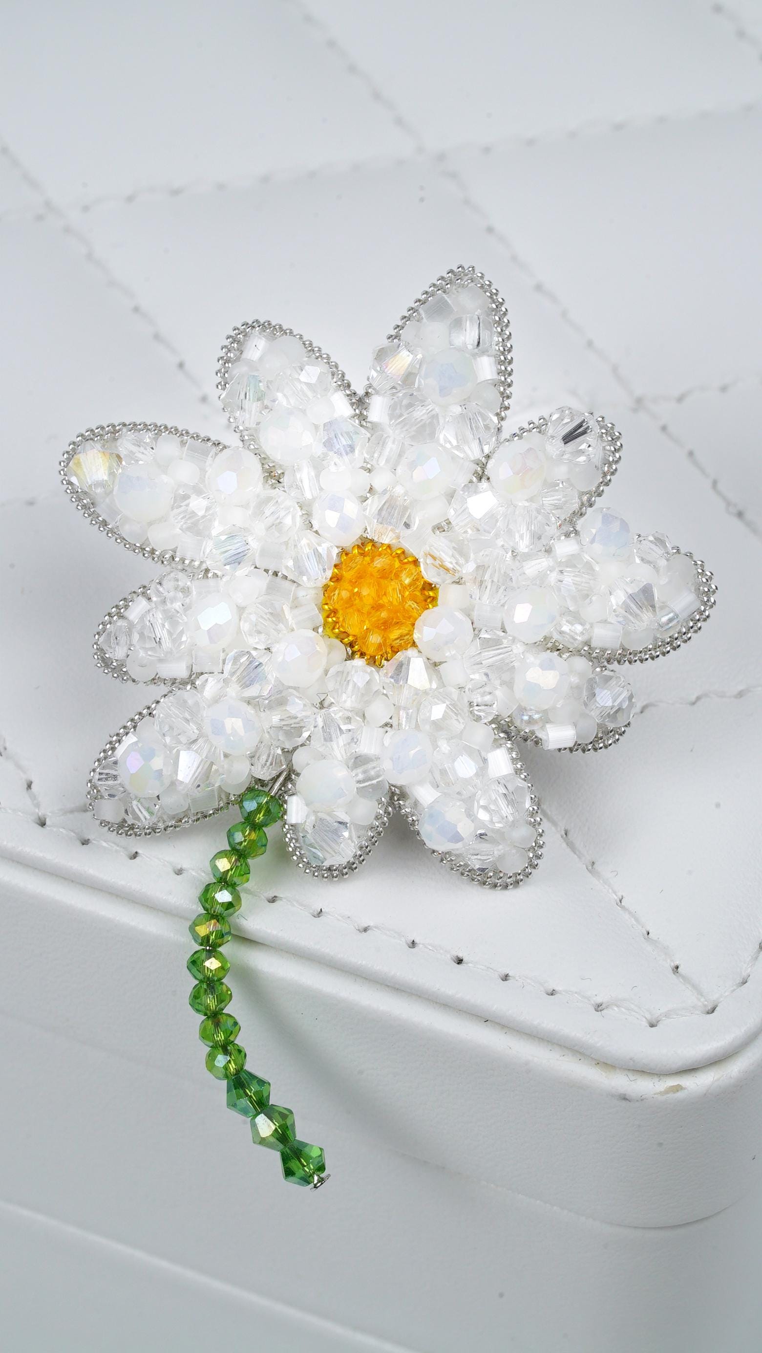 Chamomile Beaded Brooch – Handmade Floral Jewelry, Crystal Beaded Flower Pin, Unique Spring and Summer Accessory - Thumbnail 4