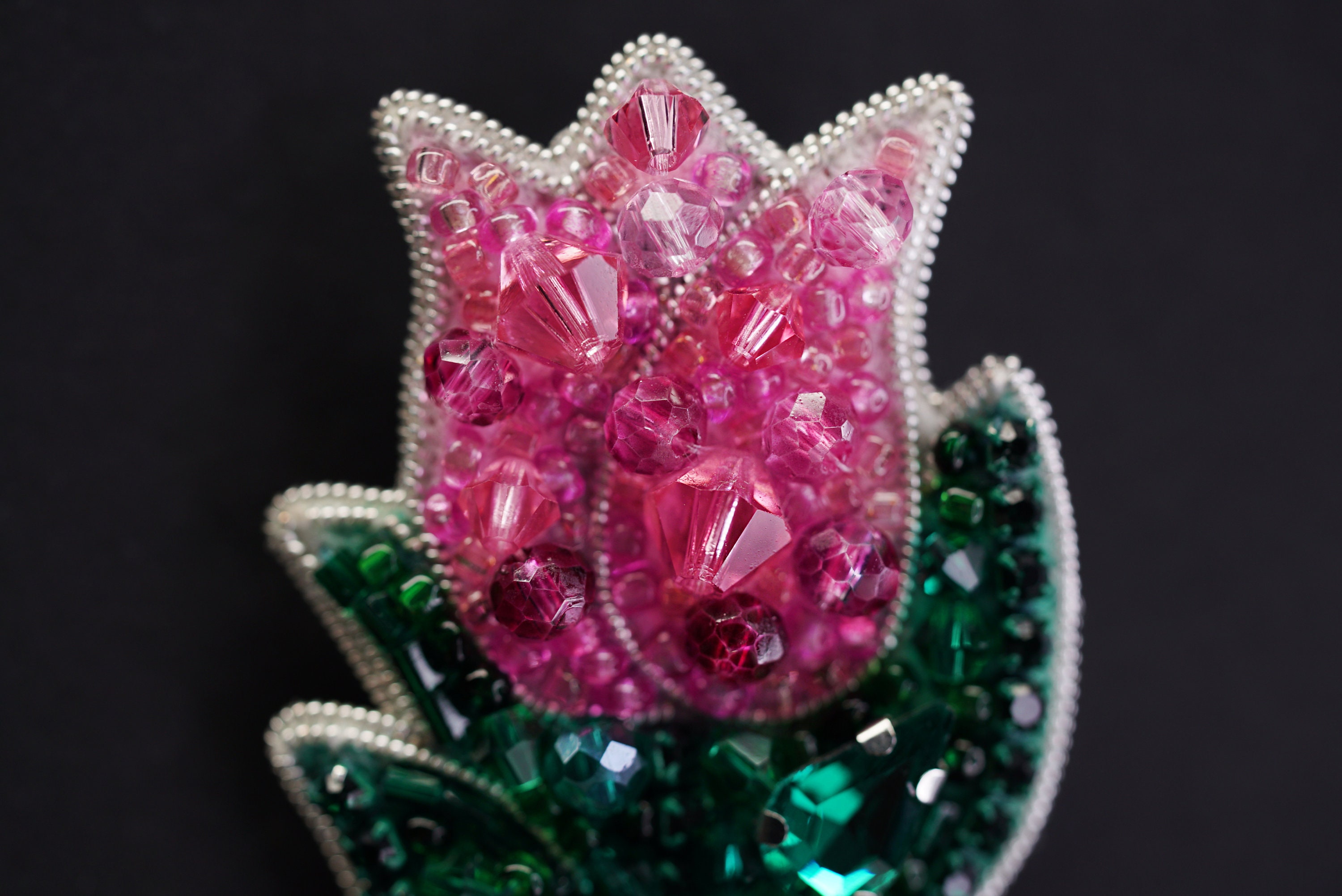 Tulip Beaded Brooch (small) - Swarovski crystal beads - Thumbnail 5