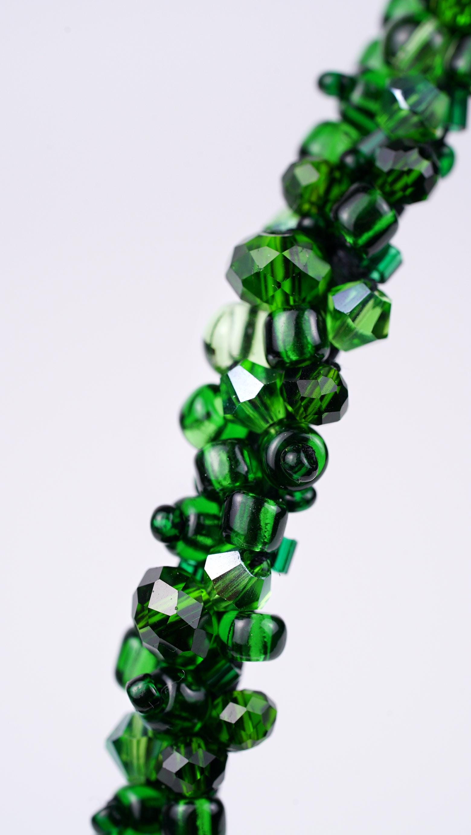 Emerald Dream Headband - handmade hair accessory with glass beads and glass crystals, gift for her, bridal accessory. - Thumbnail 3