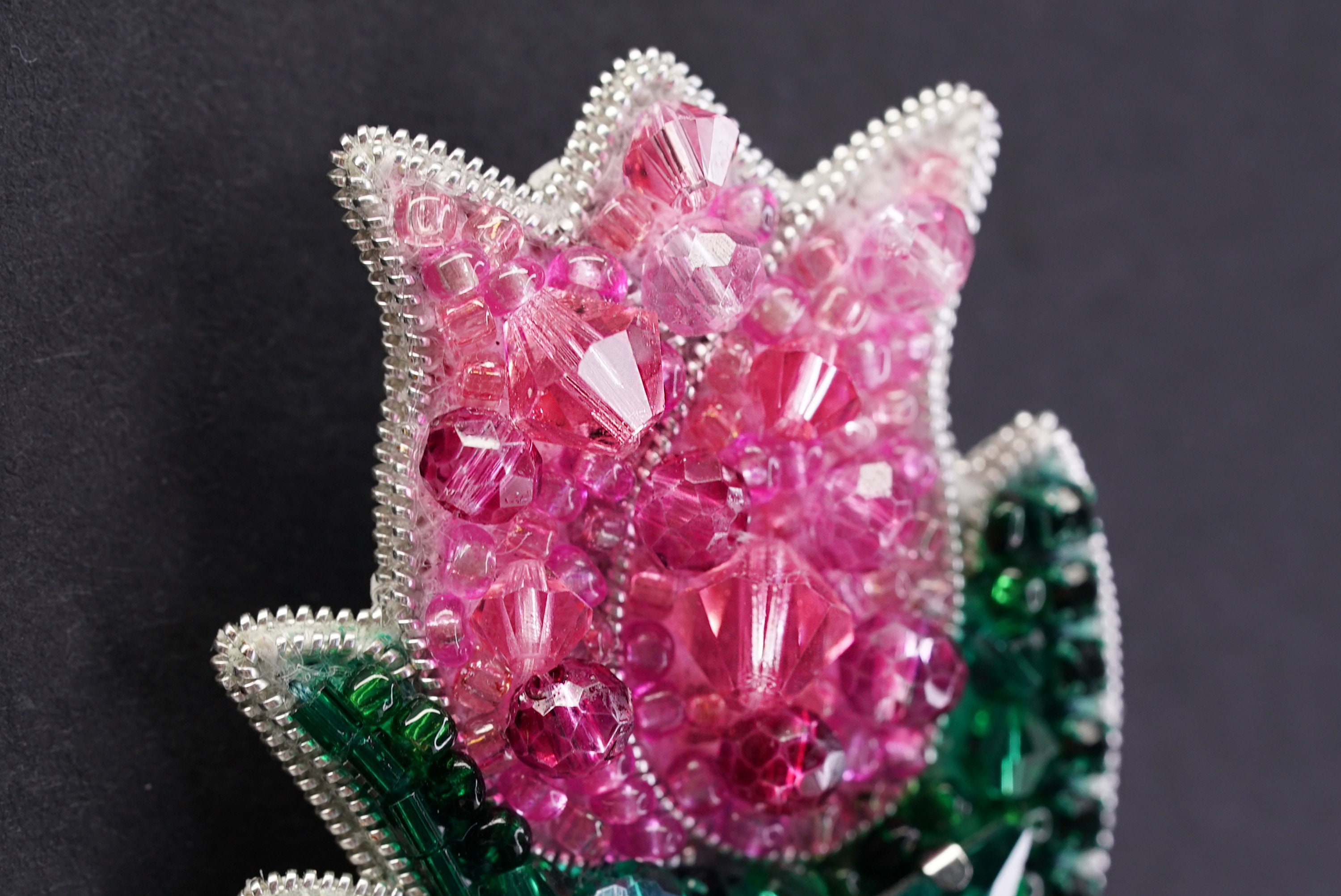 Tulip Beaded Brooch (small) - Swarovski crystal beads - Thumbnail 2