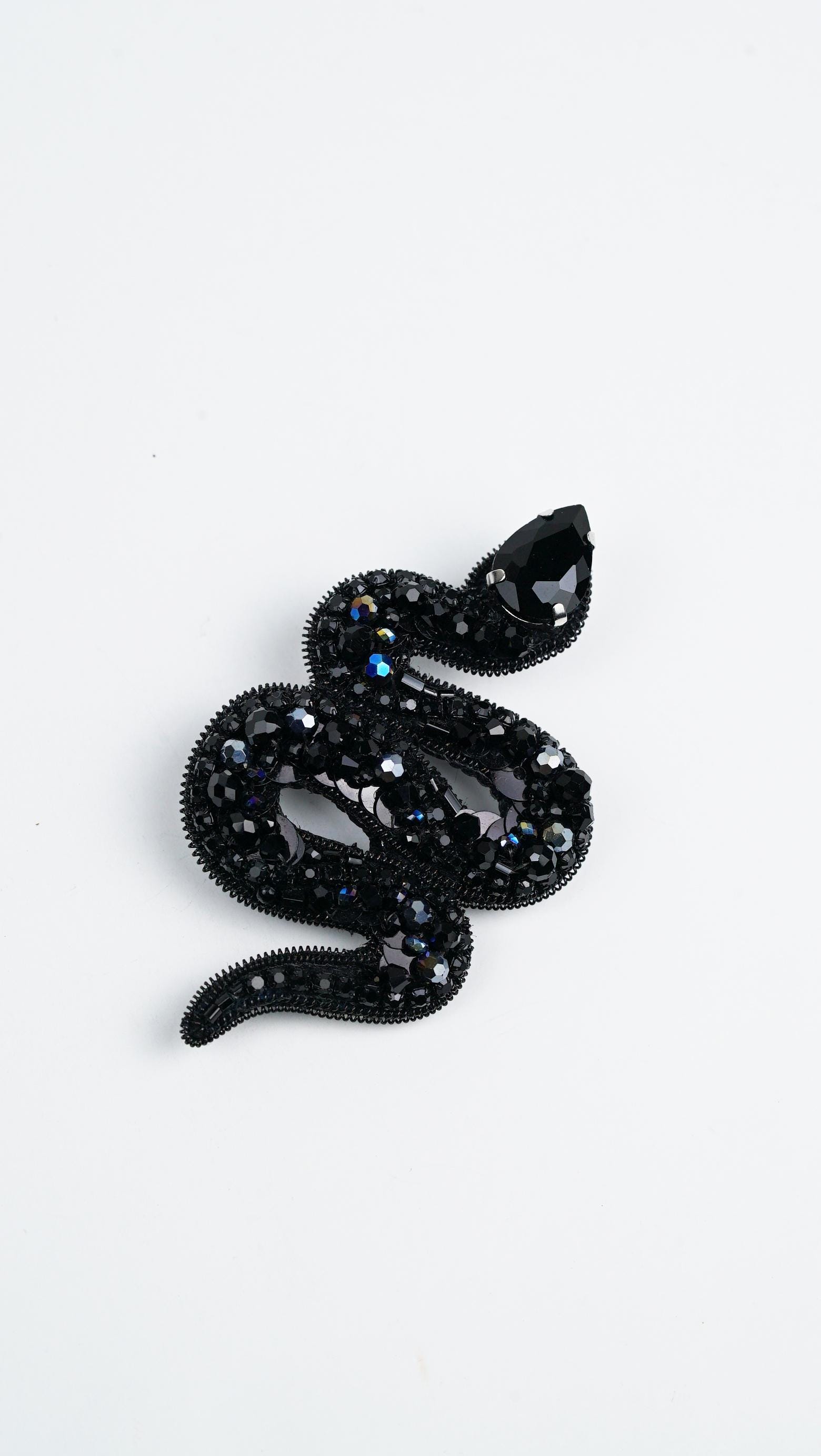 Black Snake Beaded Brooch – Handmade Statement Serpent Pin with Glass Beads, Gothic Jewelry, Dark Elegant Accessory, Unique Gift for Her - Thumbnail 6