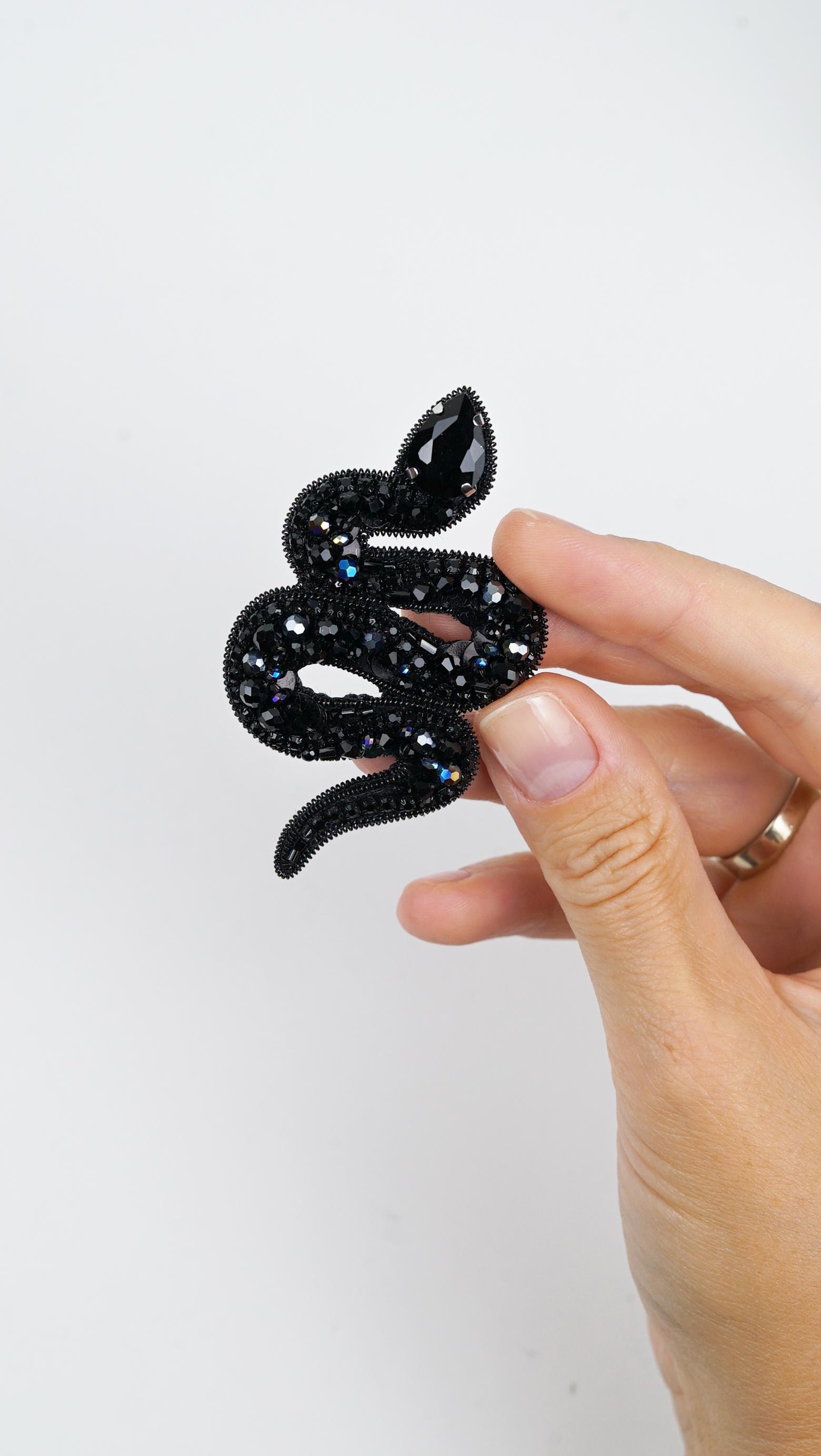 Black Snake Beaded Brooch – Handmade Statement Serpent Pin with Glass Beads, Gothic Jewelry, Dark Elegant Accessory, Unique Gift for Her
