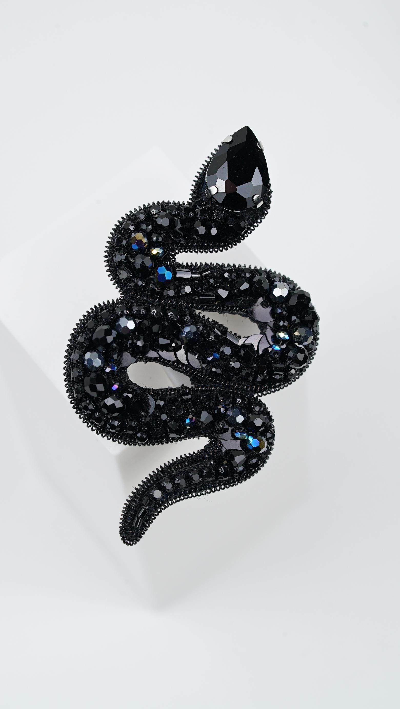 Black Snake Beaded Brooch – Handmade Statement Serpent Pin with Glass Beads, Gothic Jewelry, Dark Elegant Accessory, Unique Gift for Her - Thumbnail 5