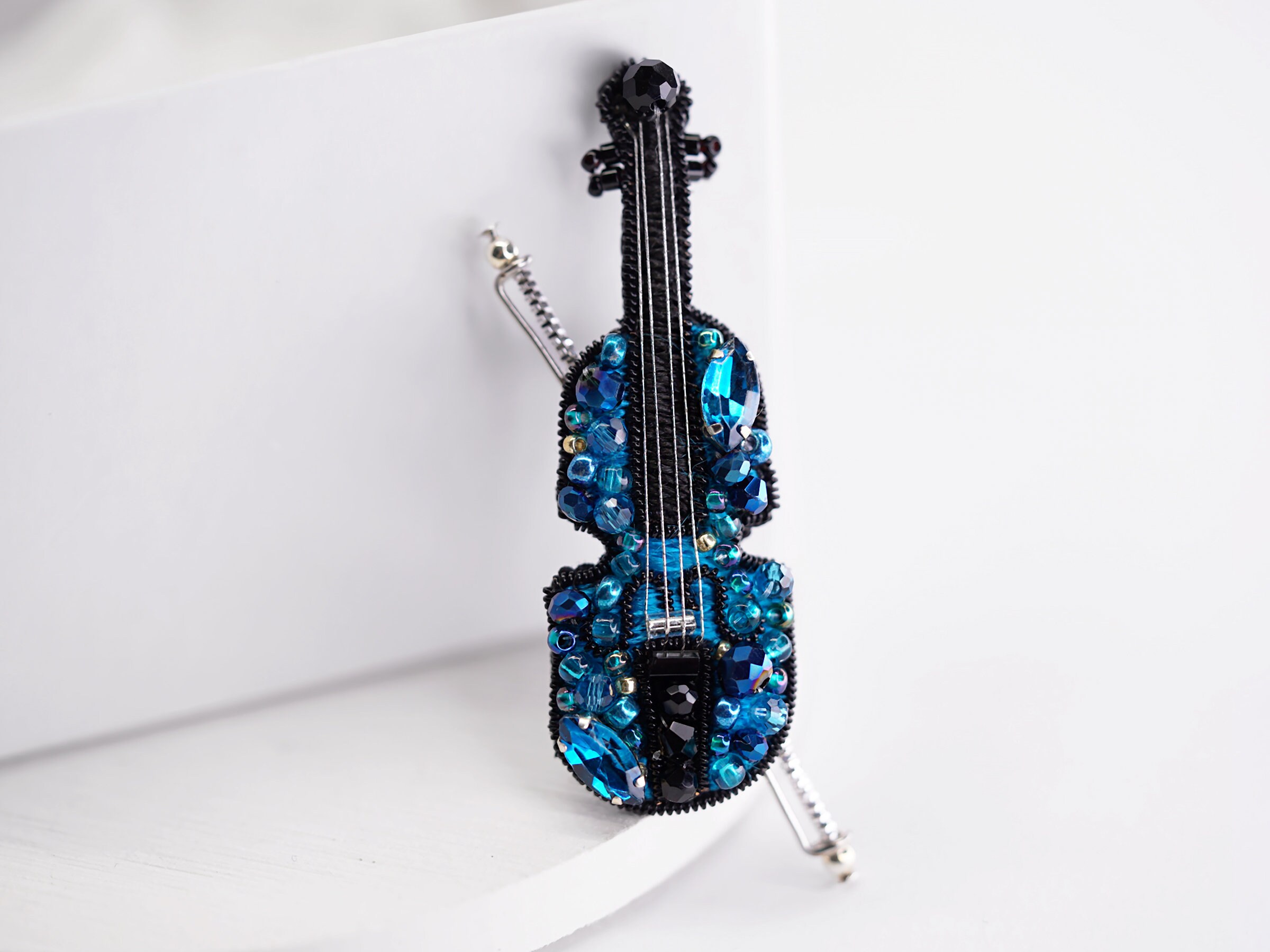 Violin Beaded Brooch - Thumbnail 2