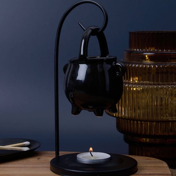 Cauldron wax burner with skull melts