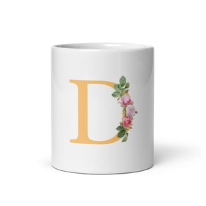 Taza LETRA D ALFABETO FLORAL
