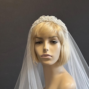 White Glass Beaded Daisy Bridal Tiara: Vintage Wedding Headpiece Elegant Unique Special Bridal Look With nostalgic 20s Feel Romantic Diadem