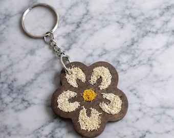 Gift for Her Daisy Keychain, Wooden Moss Keychain, Plant Lover Gift, Cute Bag Charm, Boho Keychain, Handmade Stocking Stuffer