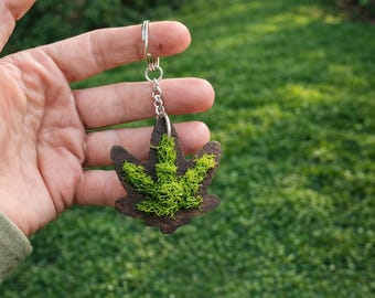 Weed Leaf Keychain, Marijuana Keychain, 420 Gift, Stoner Gift, Funny Weed Accessory, Moss Keychain, Bag Charm, Green Aesthetic, Gift for Him