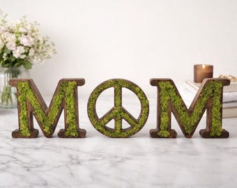 Moss MOM Sign – Handmade Wooden Peace Symbol, Mother's Day Gift