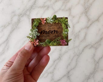 Regalo del Día de la Madre para Mamá / Mini imán con marco de madera y musgo / Regalo personalizado para mamá / Imán rústico floral para la nevera / Regalo para ella