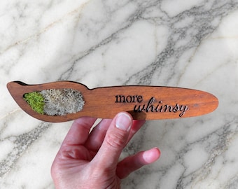 Pincel decorativo de madera con musgo / Regalo personalizado para artistas / Decoración de estudio original / Arte mural con musgo / Regalo para pintores / Decoración creativa