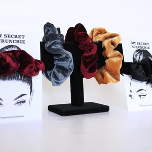 Stylish Hair Accessory with Pocket
Zippered Scrunchie Gift Unique Valentines Gift Idea
Multifunctional Hair Tie for Her
Thoughtful Valentines Gift for Women
Secret Compartment Scrunchie