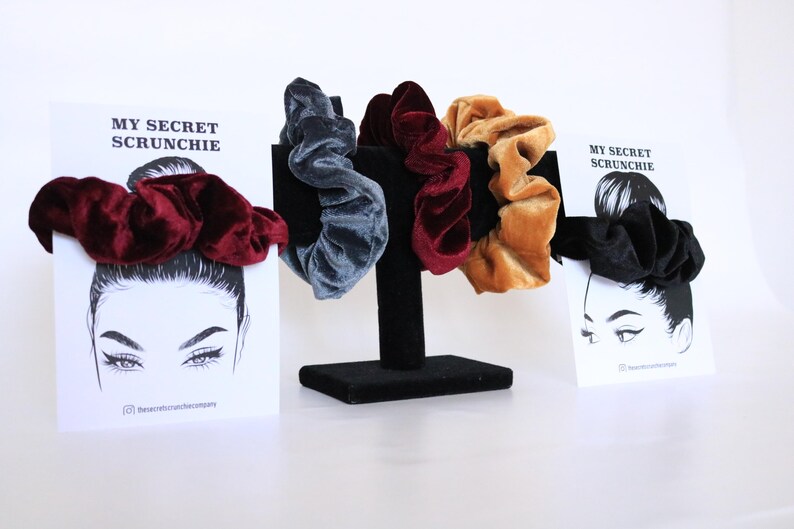 Stylish Hair Accessory with Pocket
Zippered Scrunchie Gift Unique Valentines Gift Idea
Multifunctional Hair Tie for Her
Thoughtful Valentines Gift for Women
Secret Compartment Scrunchie