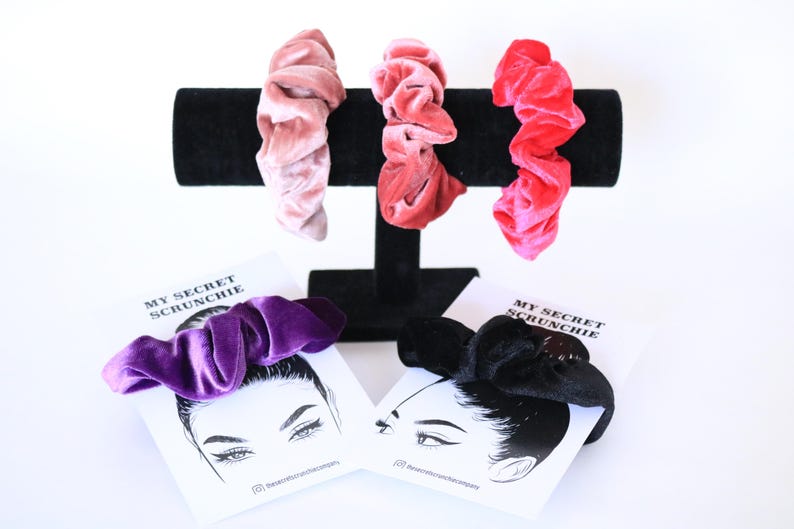 Muttertag Schmuck für Haare
Handgemachter Scrunchie mit Zipp
Einzigartiges Muttertag Geschenk für Frauen
Haarschmuck mit Reißverschlussfach
Süßes Geschenk für Freundin zum Muttertag
Multifunktionales Scrunchie mit Zippfach muttertags-geschenke
muttertags geschenke
muttertage
mutter tag
geschenk-jahrestag
jahrestags geschenke
geschenke jahrestag
best mamae
mama-geschenke
Muttertagsgeschenk
Geschenk für Mama
Mama die alles hat
Geschenkidee Muttertag