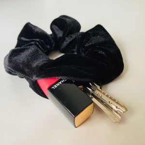 Zipper scrunchie, zip scrunchie, hidden storage, stashie, secret pocket, descreate black velvet, Mothersday Day Gift Hair Scrunchies, Velvet Hair Scrunchies for Easter Gift