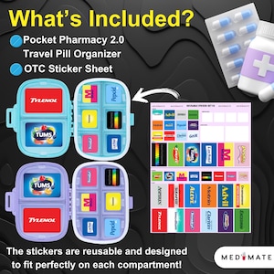 Puede incluir: Un juego de organizador de pastillas de viaje con una funda azul claro y morada, etiquetada con Tylenol y Tums. Incluye pegatinas reutilizables para varios medicamentos de venta libre. El texto dice "What's Included?" y "&iexcl;Las pegatinas son reutilizables y est&aacute;n dise&ntilde;adas para encajar perfectamente en cada compartimento!"