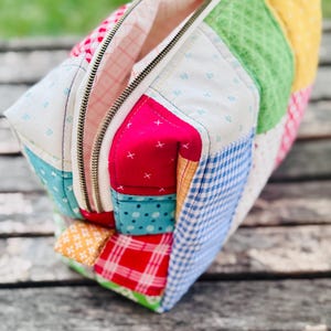 Scrappy Patchwork Quilted Makeup Bag: Handmade Cotton Cosmetic Pouch